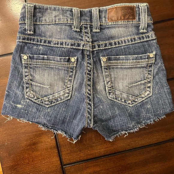 COPY - BKE STELLA CUT-OFF JEAN SHORTS - Picture 5 of 10